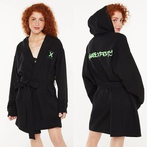 SAVAGE X FENTY FOREVER SAVAGE SHORT ROBE BLACK CAVIAR LIME GREEN
